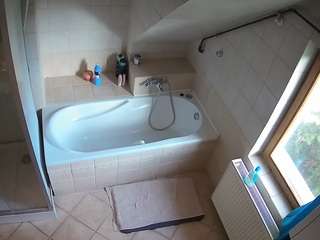 voyeurcam-julmodels-bath-2nd-1