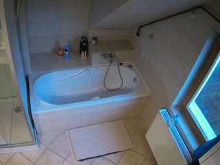 voyeurcam-julmodels-bath-2nd-1