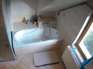 voyeurcam-julmodels-bath-2nd-1