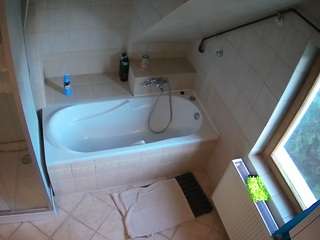 voyeurcam-julmodels-bath-2nd-1