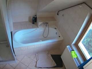 voyeurcam-julmodels-bath-2nd-1