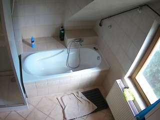 voyeurcam-julmodels-bath-2nd-1