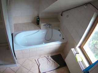 voyeurcam-julmodels-bath-2nd-1
