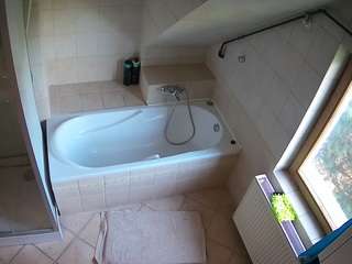 voyeurcam-julmodels-bath-2nd-1