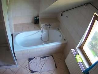 voyeurcam-julmodels-bath-2nd-1
