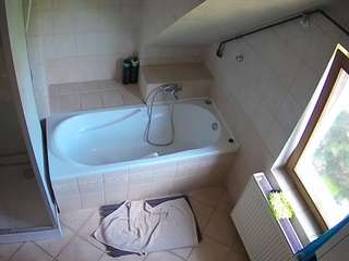 voyeurcam-julmodels-bath-2nd-1