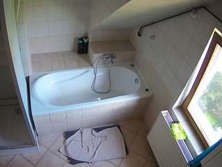 voyeurcam-julmodels-bath-2nd-1