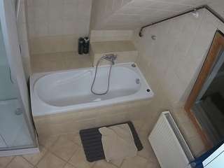voyeurcam-julmodels-bath-2nd-1