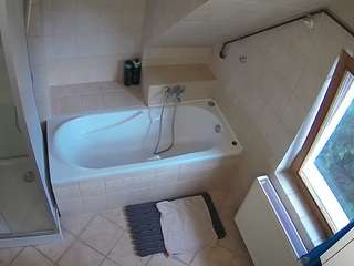voyeurcam-julmodels-bath-2nd-1