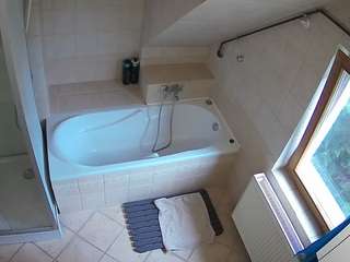 voyeurcam-julmodels-bath-2nd-1