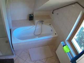 voyeurcam-julmodels-bath-2nd-1