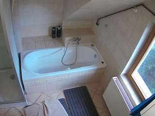voyeurcam-julmodels-bath-2nd-1