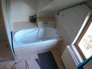 voyeurcam-julmodels-bath-2nd-1