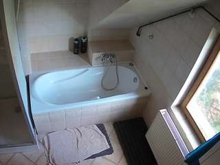 voyeurcam-julmodels-bath-2nd-1