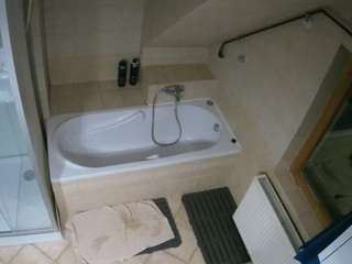 voyeurcam-julmodels-bath-2nd-1
