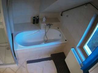 voyeurcam-julmodels-bath-2nd-1 webcam model