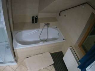voyeurcam-julmodels-bath-2nd-1 webcam model