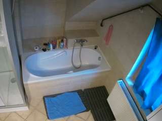voyeurcam-julmodels-bath-2nd-1