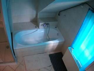 voyeurcam-julmodels-bath-2nd-1