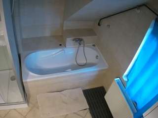 voyeurcam-julmodels-bath-2nd-1 Webcam Model Profile