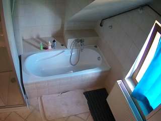 voyeurcam-julmodels-bath-2nd-1