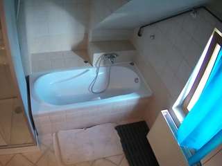 voyeurcam-julmodels-bath-2nd-1