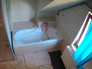 voyeurcam-julmodels-bath-2nd-1