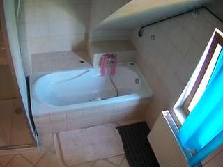 voyeurcam-julmodels-bath-2nd-1