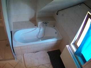 voyeurcam-julmodels-bath-2nd-1