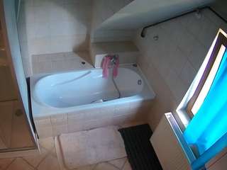 voyeurcam-julmodels-bath-2nd-1