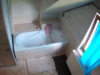 voyeurcam-julmodels-bath-2nd-1