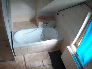 voyeurcam-julmodels-bath-2nd-1