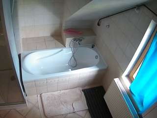 voyeurcam-julmodels-bath-2nd-1