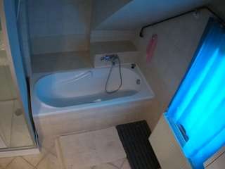 voyeurcam-julmodels-bath-2nd-1