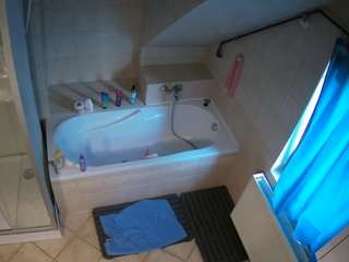 voyeurcam-julmodels-bath-2nd-1 webcam model