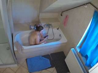 voyeurcam-julmodels-bath-2nd-1