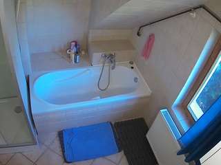 voyeurcam-julmodels-bath-2nd-1