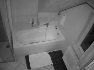 voyeurcam-julmodels-bath-2nd-1 Live Webcam on CamSoda