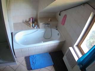 voyeurcam-julmodels-bath-2nd-1