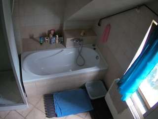 voyeurcam-julmodels-bath-2nd-1