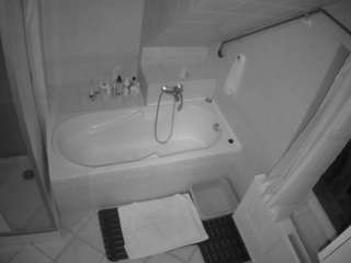voyeurcam-julmodels-bath-2nd-1