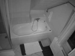 voyeurcam-julmodels-bath-2nd-1 camsoda