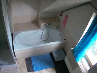 voyeurcam-julmodels-bath-2nd-1 camsoda