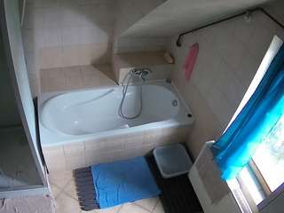 voyeurcam-julmodels-bath-2nd-1 camsoda