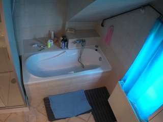 voyeurcam-julmodels-bath-2nd-1 webcam model
