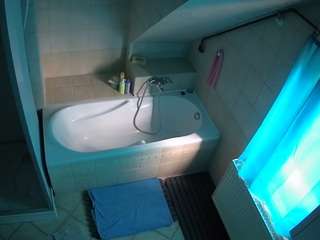 voyeurcam-julmodels-bath-2nd-1