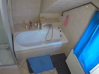 voyeurcam-julmodels-bath-2nd-1