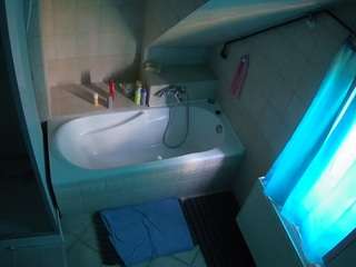 voyeurcam-julmodels-bath-2nd-1