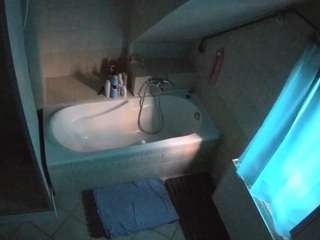 voyeurcam-julmodels-bath-2nd-1