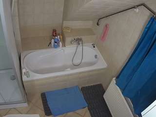 voyeurcam-julmodels-bath-2nd-1